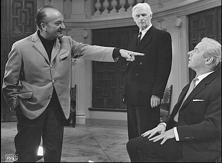 Kurt Hoffmann, Fritz Rasp, Heinz Rühmann (v.l.n.r.) bei den Dreharbeiten zu "Dr. med. Hiob Prätorius" (1965)