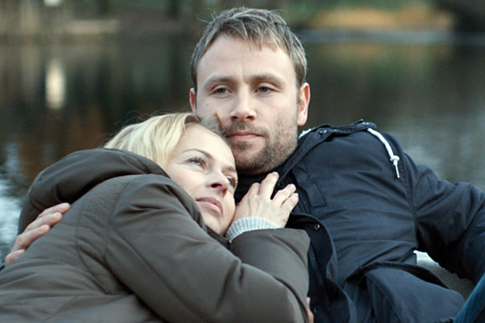 Isabell Gerschke, Max Riemelt in "Kopfplatzen" (2019); Quelle: Edition Salzgeber, DFF, © Salzgeber & Co. Medien GmbH