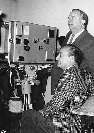 Kurt Hoffmann (vorne), Friedl Behn-Grund bei den Dreharbeiten zu "Bekenntnisse des Hochstaplers Felix Krull" (1957)