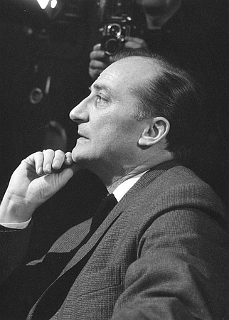 Kurt Hoffmann bei den Dreharbeiten zu "Bekenntnisse des Hochstaplers Felix Krull" (1957)