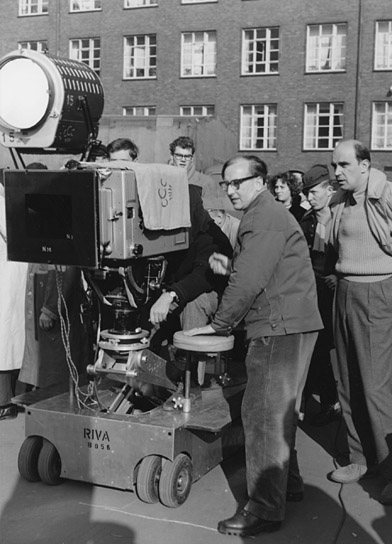 Georg Tressler (rechts) bei den Dreharbeiten zu "Endstation Liebe" (1958)
