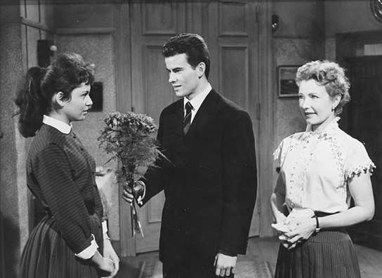 Barbara Frey, Horst Buchholz, Karin Hardt (v.l.n.r.) in "Endstation Liebe" (1958); Quelle: DFF