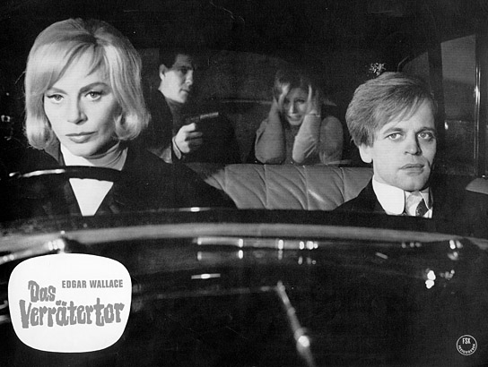 Margot Trooger, Gary Raymond, Catherine Schell, Klaus Kinski (v.l.n.r.) in "Das Verrätertor" (1964); Quelle: Tobis Film, © Tobis Film