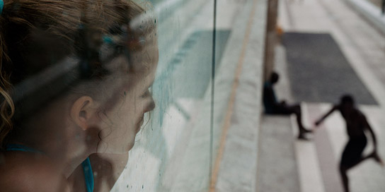 Zita Gaier in "Sunburned" (2019); Quelle: Camino Filmverleih, DFF, © NiKo Film, Foto: Wojciech Staroń