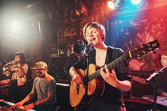 Band Karl die Große mit Sängerin Wencke Wollny in "Leif in Concert - Vol. 2" (2019); Quelle: missingFILMs, DFF, © Mike Auerbach, Lischke & Klandt Filmproduktion
