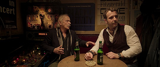 Tilo Prückner, Gotti Gottschild (v.l.n.r.) in "Leif in Concert - Vol. 2" (2019); Quelle: missingFILMs, DFF, © René Gorski, Lischke & Klandt Filmproduktion