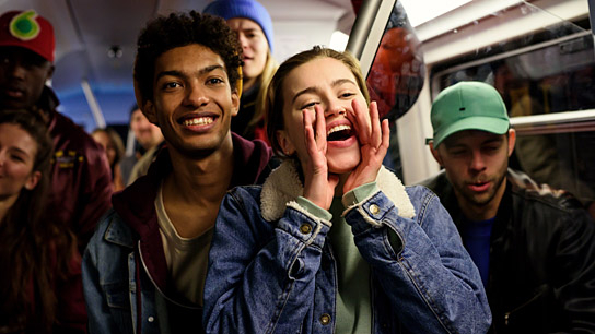 Yalany Marschner, Alexandra Pfeifer (Mitte) in "Into the Beat - Dein Herz tanzt" (2020); Quelle: Wild Bunch Germany, DFF, © Lieblingsfilm, Wild Bunch Germany 2020, Marion von der Mehden