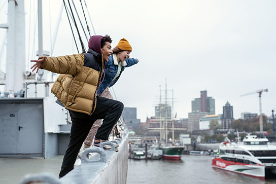 Yalany Marschner, Alexandra Pfeifer in "Into the Beat - Dein Herz tanzt" (2020); Quelle: Wild Bunch Germany, DFF, © Lieblingsfilm, Wild Bunch Germany 2020, Marion von der Mehden