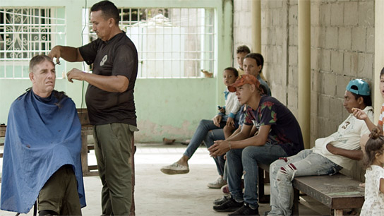 Thomas Walter (links) in "Gegen den Strom – Abgetaucht in Venezuela" (2019)