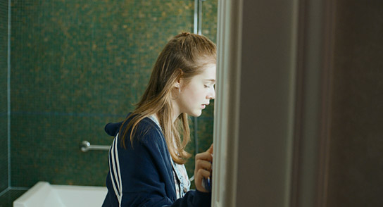 Lilia Herrmann in "Nothing More Perfect" (2020), Quelle: Filmfestival Max Ophüls Preis 2020, © MÄKSMY Films, Johannes Brugger