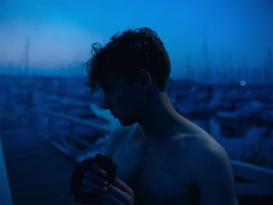 Leonard Scheicher in "Oktopus und Muräne" (2019), Quelle: Filmfestival Max Ophüls Preis 2020, © Sebastian Husak, Hochschule für Fernsehen und Film München