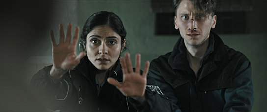 Pegah Ferydoni, Moritz Heidelbach in "Der letzte Mieter" (2018); Quelle: Dualfilm Verleih, DFF, © Dualfilm GmbH