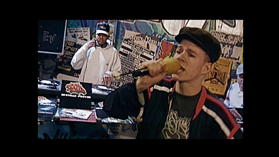 RAG bei MTV in "We Almost Lost Bochum - Die Geschichte von RAG" (2019); Quelle: mindjazz pictures, DFF