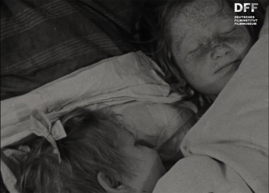 Screenshot aus "Werkshalle & Familie" (ca. 1948)