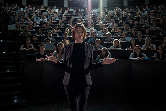 Jessica Schwarz (vorne) in "Biohackers" [Staffel 1] (2020); Quelle: Netflix, DFF, © Marco Nagel