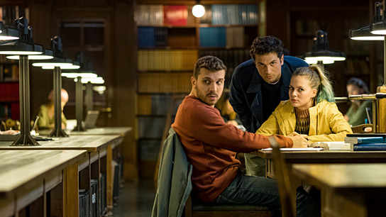 Edin Hasanović, Samuel Schneider, Alicia von Rittberg (v.l.n.r.) in "Hello Again - Ein Tag für immer" (2020); Quelle: Warner Bros. Pictures Germany, DFF, © 2020 Sommerhaus Filmproduktion GmbH, Warner Bros. Entertainment GmbH, Foto: Gordon Timpen