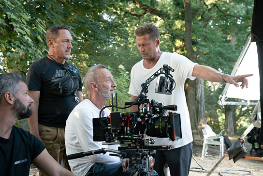Torsten Breuer (Kamera), Til Schweiger (rechts) bei den Dreharbeiten zu "Gott, du kannst ein Arsch sein!" (2020); 