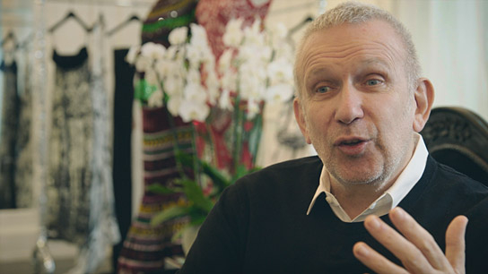 Jean Paul Gaultier in "Martin Margiela - Mythos der Mode" (2020); Quelle: NFP Marketing & Distribution*, DFF, © 2019 Reiner Holzemer Film, RTBF, Aminata Productions
