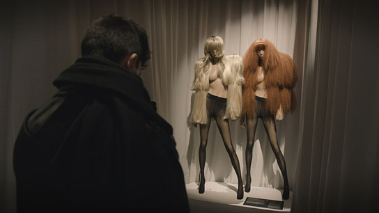 Perückenjacken von Martin Margiela ("Martin Margiela - Mythos der Mode", 2020);  Quelle: NFP Marketing & Distribution*, DFF, © 2019 Reiner Holzemer Film, RTBF, Aminata Productions