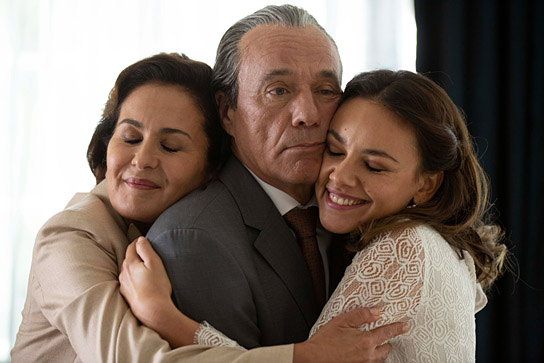 Marie-Lou Sellem, Heiner Lauterbach, Janina Uhse (v.l.n.r.) in "Es ist zu deinem Besten" (2020); Quelle: Studiocanal, DFF, © Studiocanal GmbH, Frédéric Batier 