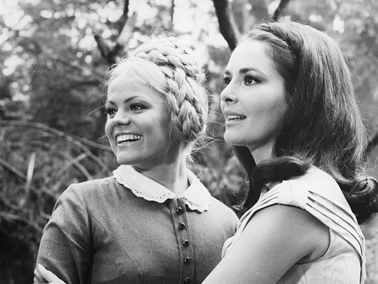 Christiane Rücker, Karin Dor (v.l.n.r.) in "Die Schlangengrube und das Pendel" (1967); Quelle: DFF