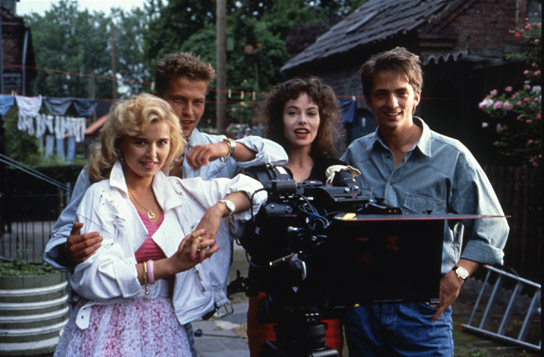 Tina Ruland, Til Schweiger, Sabine Berg, Stefan Gebelhoff (v.l.n.r.) bei den Dreharbeiten zu "Manta Manta" (1991); Quelle: Constantin Film Verleih, DFF