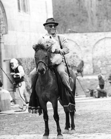 Robert Siodmak bei den Dreharbeiten zu "Der Schut" (1964)