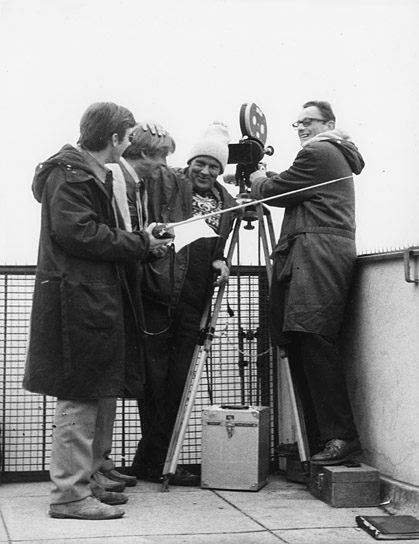 Wolfgang Urchs (2.v.l.) bei den Dreharbeiten zu "Zeit für Träumer" (1969); Quelle: DFF