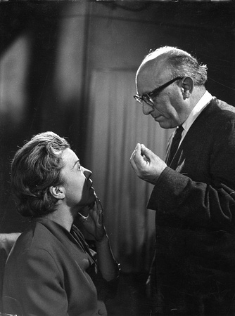 Heidemarie Hatheyer, Robert Siodmak bei den Dreharbeiten zu "Die Ratten" (1955)
