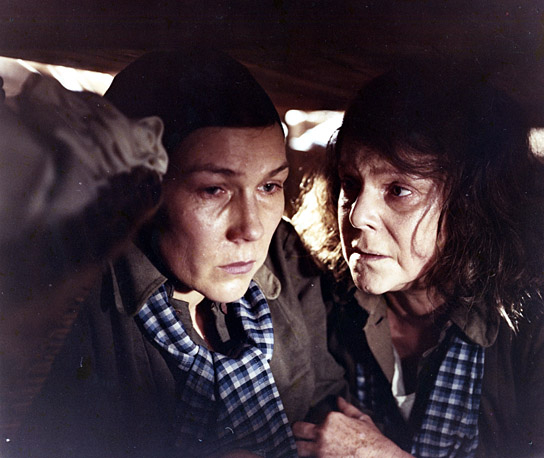 Jutta Wachowiak (links) in "Die Verlobte" (1980); Quelle: DFF, © DEFA-Stiftung, Waltraut Pathenheimer