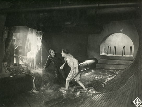 Theodor Loos, Gustav Fröhlich (v.l.n.r.) in "Metropolis" (1926); Quelle: Murnau-Stiftung, DFF, © Horst von Harbou - Deutsche Kinemathek