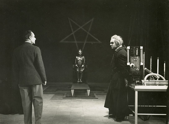 Alfred Abel, Brigitte Helm, Rudolf Klein-Rogge (v.l.n.r.) in "Metropolis" (1926); Quelle: Murnau-Stiftung, DFF, © Horst von Harbou - Deutsche Kinemathek