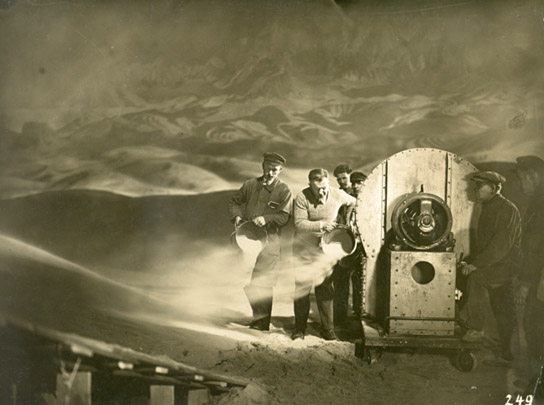 Dreharbeiten zu "Frau im Mond" (1929); Quelle: Murnau-Stiftung, DFF, © Horst von Harbou - Deutsche Kinemathek