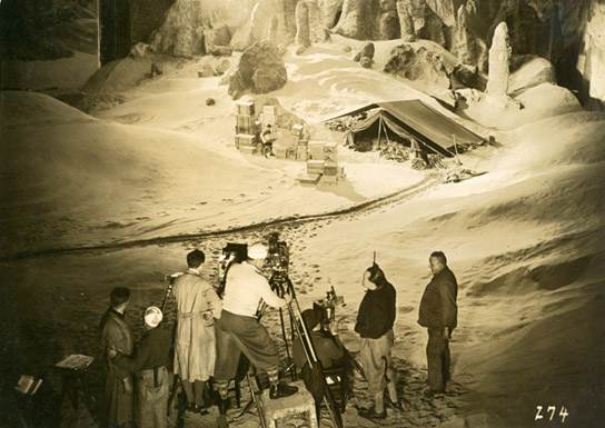 Dreharbeiten zu "Frau im Mond" (1929); Quelle: Murnau-Stiftung, DFF, © Horst von Harbou - Deutsche Kinemathek