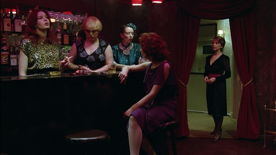 Gabriele Fischer, Gundula Petrovska, Johanna Sophia, Birgit Anders, Imke Barnstedt (v.l.n.r.) in "Utopia" (1983); Quelle: Film Shift, Urheber: Sohrab Shahid Saless, © Film Shift