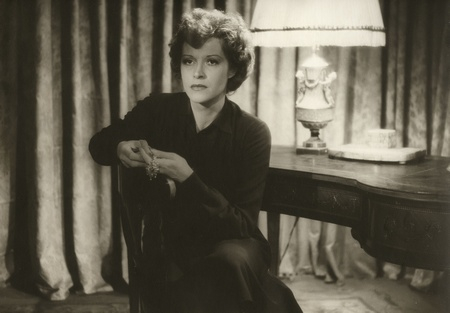 Sybille Schmitz in "Zwischen gestern und morgen" (1947); Quelle: DFF