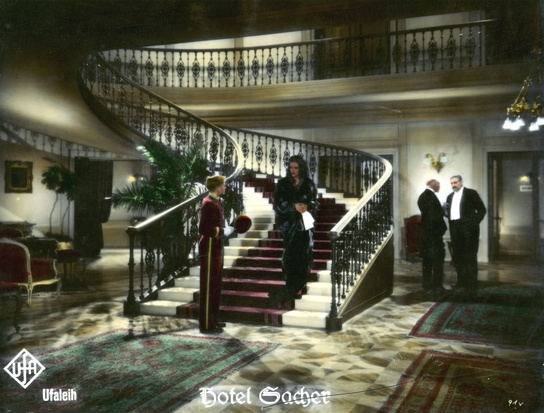 Oskar Werner (links), Sybille Schmitz (Mitte) in "Hotel Sacher" (1939); Quelle: Murnau-Stiftung, DFF