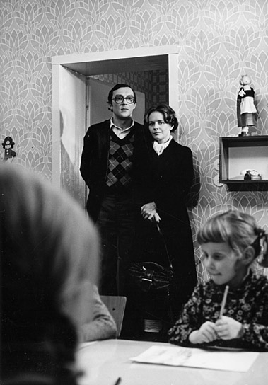 Jaecki Schwarz, Monika Lennartz (hinten) in "Bürgschaft für ein Jahr" (1981); Quelle: DFF, © DEFA-Stiftung, Waltraut Pathenheimer