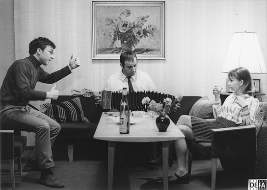 Jaecki Schwarz, Manfred Krug, Jutta Hoffmann (v.l.n.r.) in "Weite Straßen - stille Liebe" (1969); Quelle: DFF, © DEFA-Stiftung