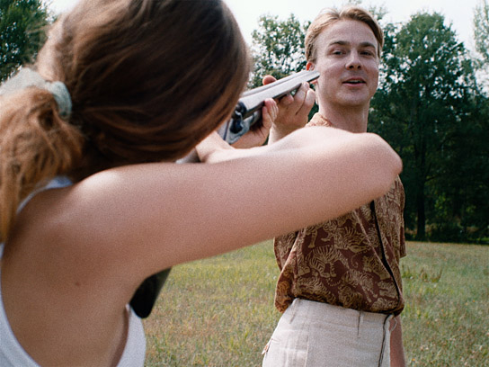 Saskia Rosendahl, Albrecht Schuch (v.l.n.r.) in "Fabian oder Der Gang vor die Hunde" (2021); Quelle: DCM Film Distribution, DFF, © Lupa Film, Hanno Lentz, DCM