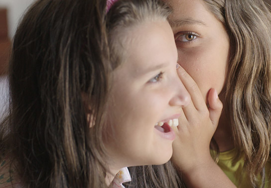 Filipa Gonçalves (rechts) in "Zahm" (2020); Quelle: Filmfestival Max Ophüls Preis 2021, © Mariana Bártolo