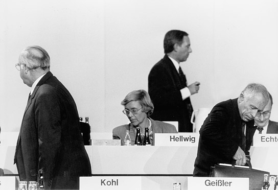 Renate Hellwig beim CDU-Parteitag 1989 ("Die Unbeugsamen", 2020); Quelle: Majestic Filmverleih, DFF, © Majestic, SZ