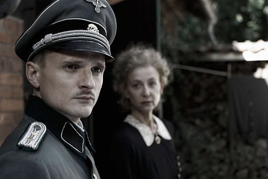 Florian Lukas, Susanne Lothar in "Die verlorene Zeit" (2011); Quelle: Movient Film, DFF, Foto: Tom Trambow