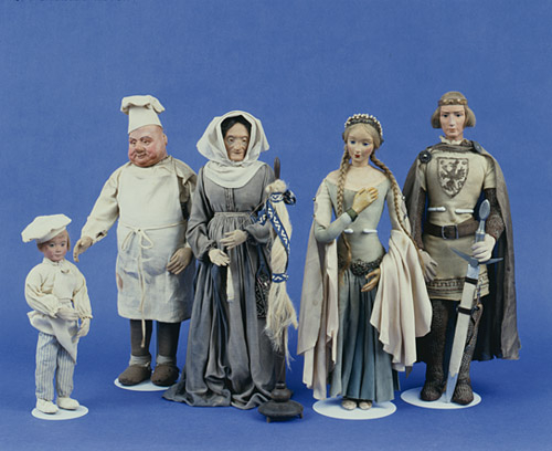 Küchenjunge, Koch, alte Frau, Dornröschen, Prinz (v.l.n.r.) aus "Dornröschen" (1941); Quelle: DFF / Firmenarchiv Gebrüder Diehl. Dauerleihgabe der Adolf und Luisa Haeuser-Stiftung für Kunst und Kulturpflege