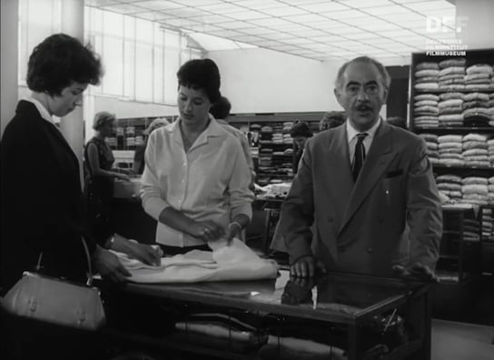 Screenshot aus "Lodenfrey Interview (Nr. 9 Strickwaren)" (1960); Quelle: DFF