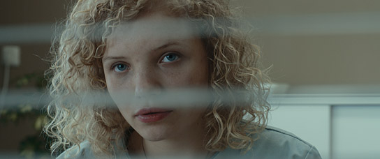 Luisa-Céline Gaffron in "Stillstehen" (2019); Quelle: farbfilm verleih, DFF, © CALA Filmproduktion GmbH, Francesco di Giacomo