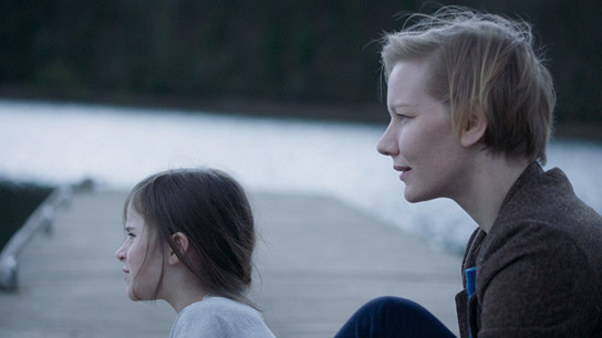 Zélie Boulant Lemesle, Sandra Hüller (v.l.n.r.) in "Proxima - Die Astronautin" (2019); Quelle: Koch Films, DFF, © Koch Films