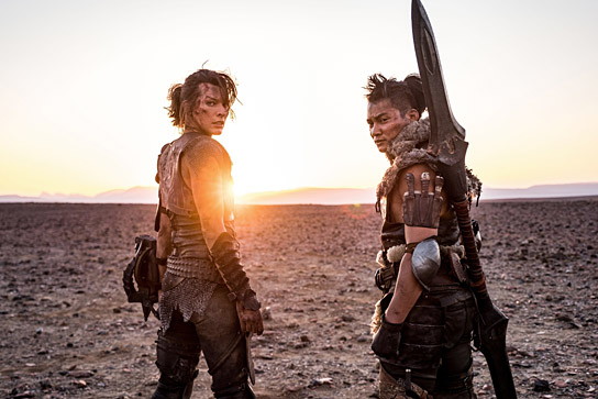 Milla Jovovich, Tony Jaa in "Monster Hunter" (2020); Quelle: Constantin Film Verleih, DFF, © 2020 Constantin Film Verleih GmbH