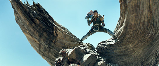 Tony Jaa in "Monster Hunter" (2020); Quelle: Constantin Film Verleih, DFF, © 2020 Constantin Film Verleih GmbH