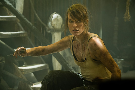 Milla Jovovich in "Monster Hunter" (2020); Quelle: Constantin Film Verleih, DFF, © 2020 Constantin Film Verleih GmbH